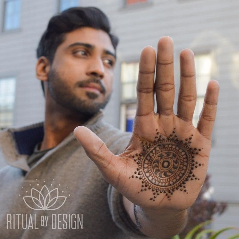 Men With Henna High-Res Stock Photo - Getty Images