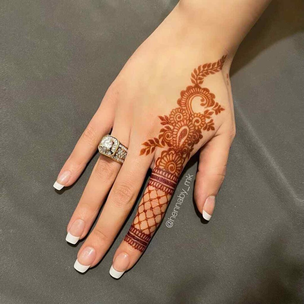20+ Royal Front Hand Mehndi Design Pics, Simple And Easy 2024